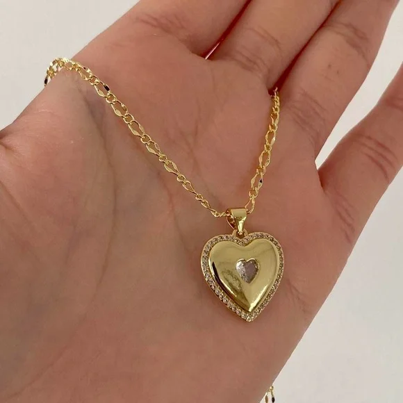 Gold Plated Heart Pendant Necklace! - Picture 3 of 5